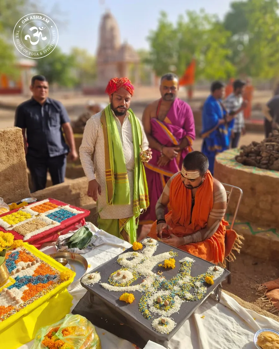 Pandits chanting mantras near the sacred fireplaces of Panch Dhuni Tapasya at OM Ashram
